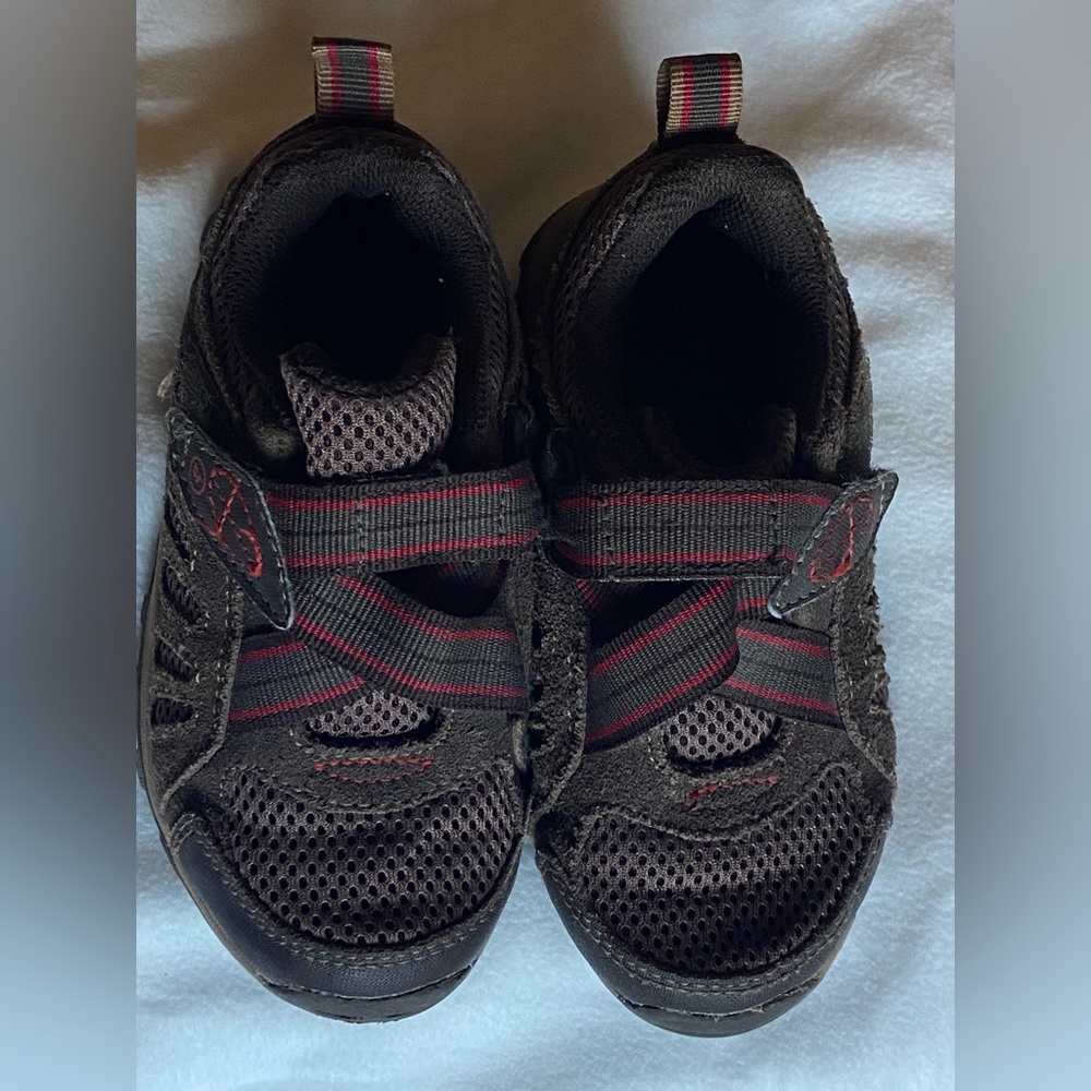 Boys Stride Rite 9.5W Velcro sneaker shoe
